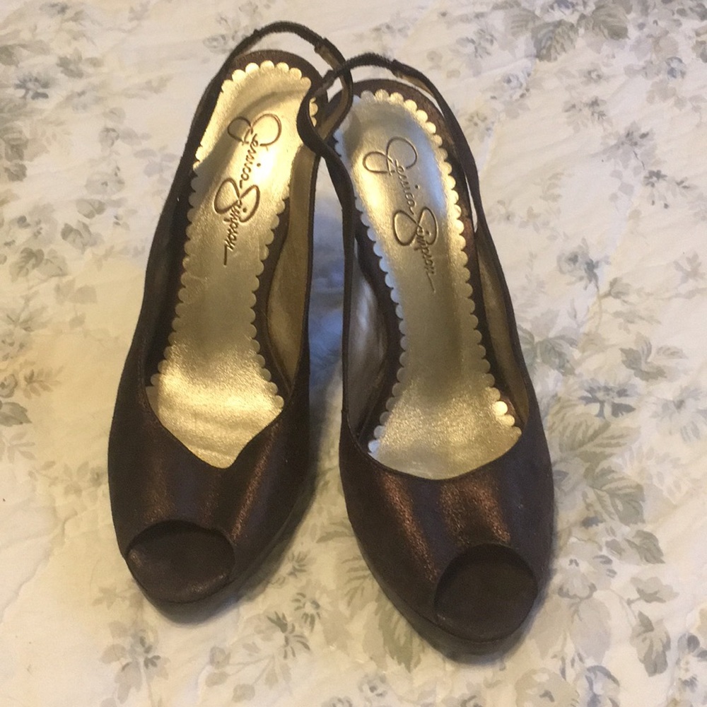 Open toe pumps